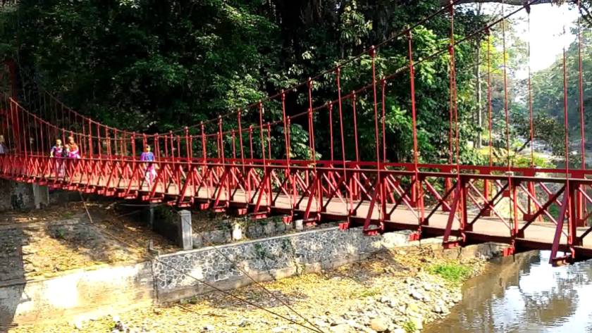  jembatan merah kebun raya bogor