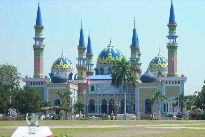 11 Masjid Terindah di  Indonesia  Yang Megahnya Sangat Luar 